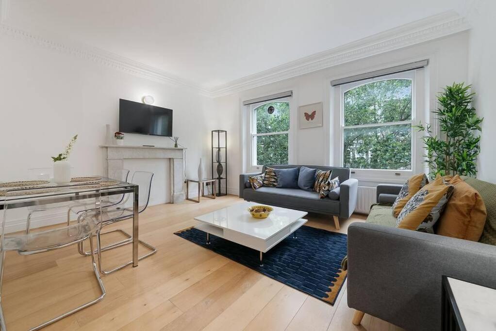 Knightsbridge Two Bed Apartment Londra Esterno foto