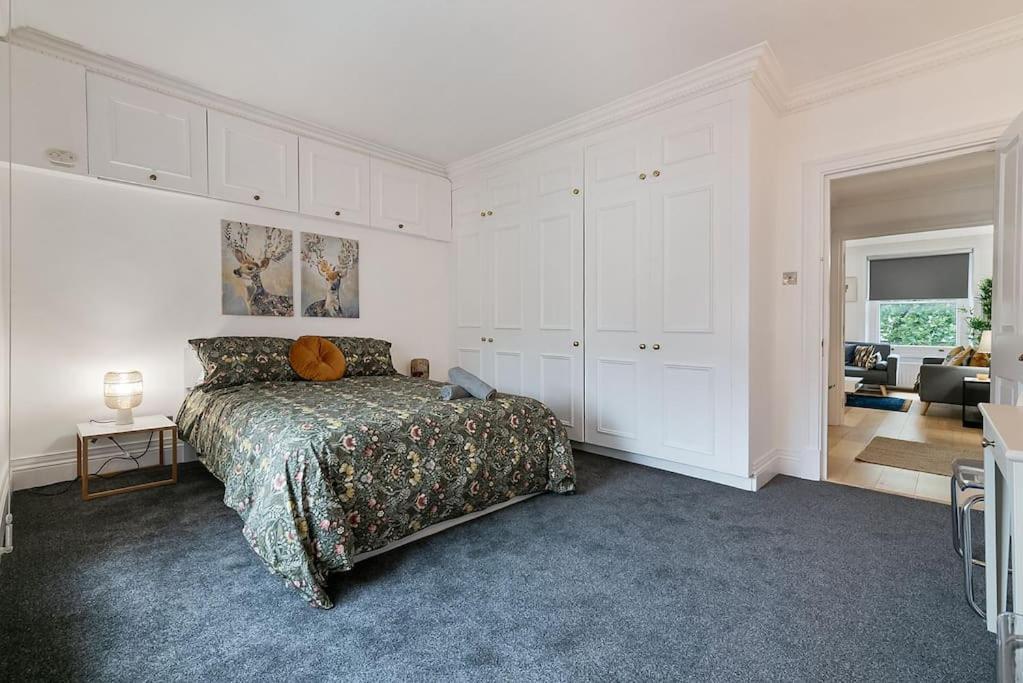 Knightsbridge Two Bed Apartment Londra Esterno foto