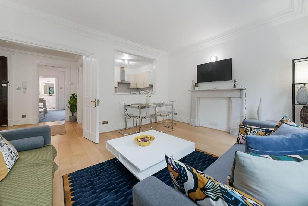 Knightsbridge Two Bed Apartment Londra Esterno foto